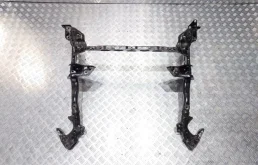 Подрамник двигателя для Audi A6 2018 года на фотографиях