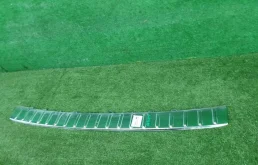 Накладка заднего бампера правая для Volkswagen Touareg 2007 года на фотографиях