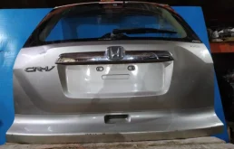 Крышка багажника для Honda CR-V 2006 года на фотографиях