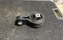 Опора двигателя передняя левая нижняя для Nissan Teana 2010 года на фотографиях