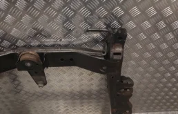 Подрамник двигателя для Nissan Almera 2014 года на фотографиях