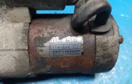 Стартер для Nissan X-Trail 2004 года на фотографиях