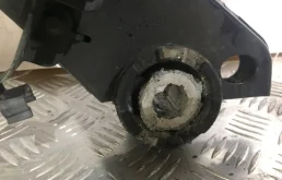 Подрамник двигателя для Volvo S80 2013 года на фотографиях