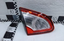 Фонарь внутренний левый для Nissan Qashqai 2010 года на фотографиях