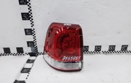 Фонарь внешний левый для Toyota Land Cruiser 2008 года на фотографиях