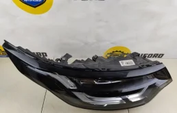 Фара правая для Land Rover Discovery 2011 года на фотографиях