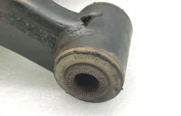 Рычаг передний левый нижний для Toyota RAV4 на фотографиях