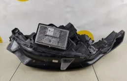 Фара правая для Land Rover Discovery 2011 года на фотографиях