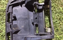 Крышка форсунки фароомывателя левая для Audi A4 на фотографиях