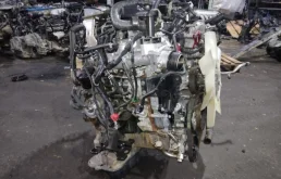 Двигатель для Nissan Pathfinder 2005 года на фотографиях