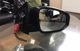 Зеркало боковое правое для Toyota RAV4 2014 года на фотографиях