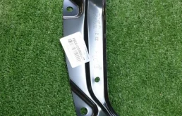 Кронштейн правой фары верхний для Volkswagen Polo на фотографиях