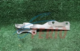 Петля капота правая для Suzuki Liana 2002 года на фотографиях