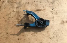 Подушка двигателя задняя левая нижняя для Toyota Avensis на фотографиях