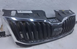 Молдинг решетки радиатора для Skoda Octavia 2018 года на фотографиях