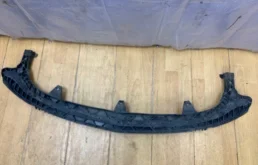 Усилитель бампера передний верхний для Opel Astra 2016 года на фотографиях