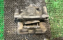 Суппорт задний правый для Lexus IS 2010 года на фотографиях