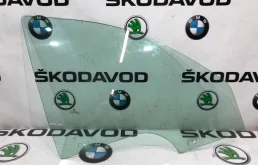 Стекло двери переднее правое для Skoda Octavia 2010 года на фотографиях