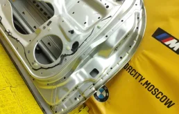 Двери для Mercedes-Benz C class 2004 года на фотографиях