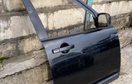 Дверь передняя правая для Land Rover Discovery 2008 года на фотографиях