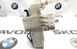 Бачок стеклоомывателя передний для Skoda Octavia 2010 года на фотографиях