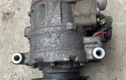 Компрессор кондиционера для Audi A4 2004 года на фотографиях