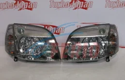 Фары для Nissan X-Trail 2003 года на фотографиях