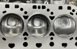 Двигатель без навесного для Porsche Macan 2023 года на фотографиях