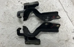 Петля капота левая для Nissan Almera 2017 года на фотографиях