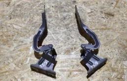 Петля капота правая для Nissan X-Trail на фотографиях