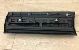 Стекло двери заднее правое для Volkswagen Touareg 2015 года на фотографиях