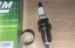 Свеча зажигания для Mitsubishi Outlander 2012 года на фотографиях