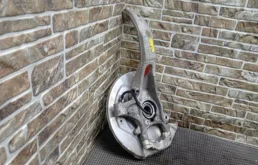 Кулак поворотный левый для Volvo XC90 2017 года на фотографиях