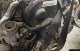 Двигатель без навесного для Audi A4 2008 года на фотографиях