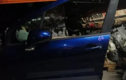 Накладка на дверь передняя левая для Peugeot 308 на фотографиях