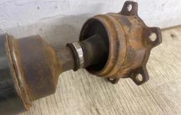 Карданный вал задний для Mitsubishi Pajero 2005 года на фотографиях