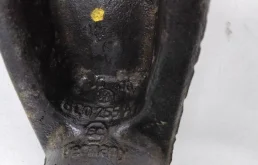 Кулак поворотный левый для Volkswagen Polo 2013 года на фотографиях