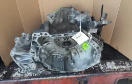 АКПП для Nissan X-Trail 2001 года на фотографиях