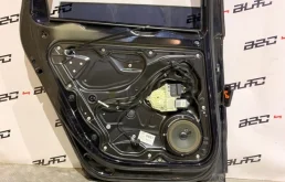 Дверь задняя левая для Volkswagen Passat 2005 года на фотографиях