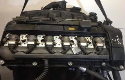 Двигатель без навесного для BMW 5er 2000 года на фотографиях