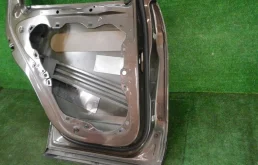 Накладка на дверь задняя левая для Volkswagen Touareg 2014 года на фотографиях