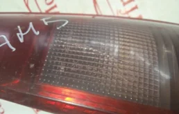 Фонарь внешний правый для Nissan X-Trail 2005 года на фотографиях