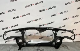 Панель радиатора (телевизор) для Audi A4 2006 года на фотографиях