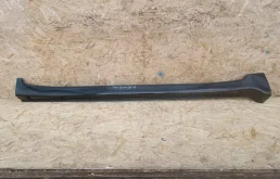 Накладка порога правая для Toyota Land Cruiser 2008 года на фотографиях