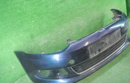 Бампер для Volkswagen Polo 2009 года на фотографиях