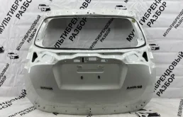 Молдинг крышки багажника для Toyota RAV4 2013 года на фотографиях