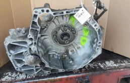 АКПП для Nissan X-Trail 2001 года на фотографиях