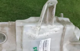 Бачок стеклоомывателя передний для Toyota RAV4 2019 года на фотографиях