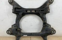 Подрамник двигателя для Volkswagen Touareg 2015 года на фотографиях