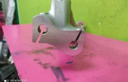 Кулак поворотный правый для Audi A4 2014 года на фотографиях